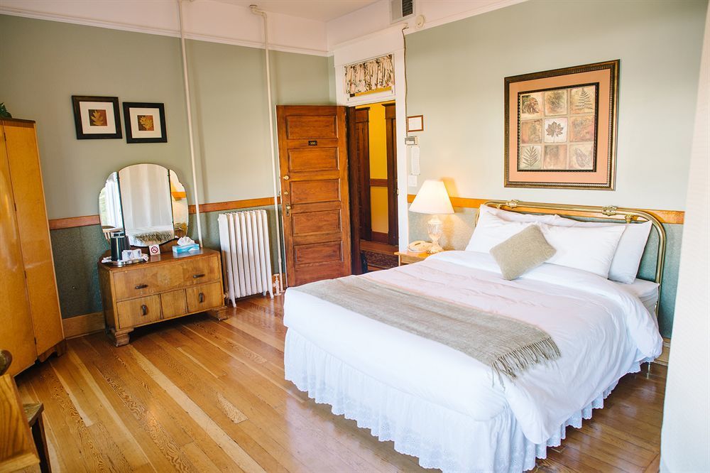 Royal Hotel 奇利瓦克 外观 照片