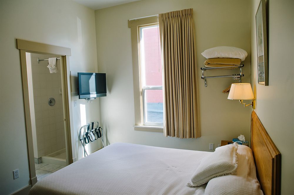 Royal Hotel 奇利瓦克 外观 照片