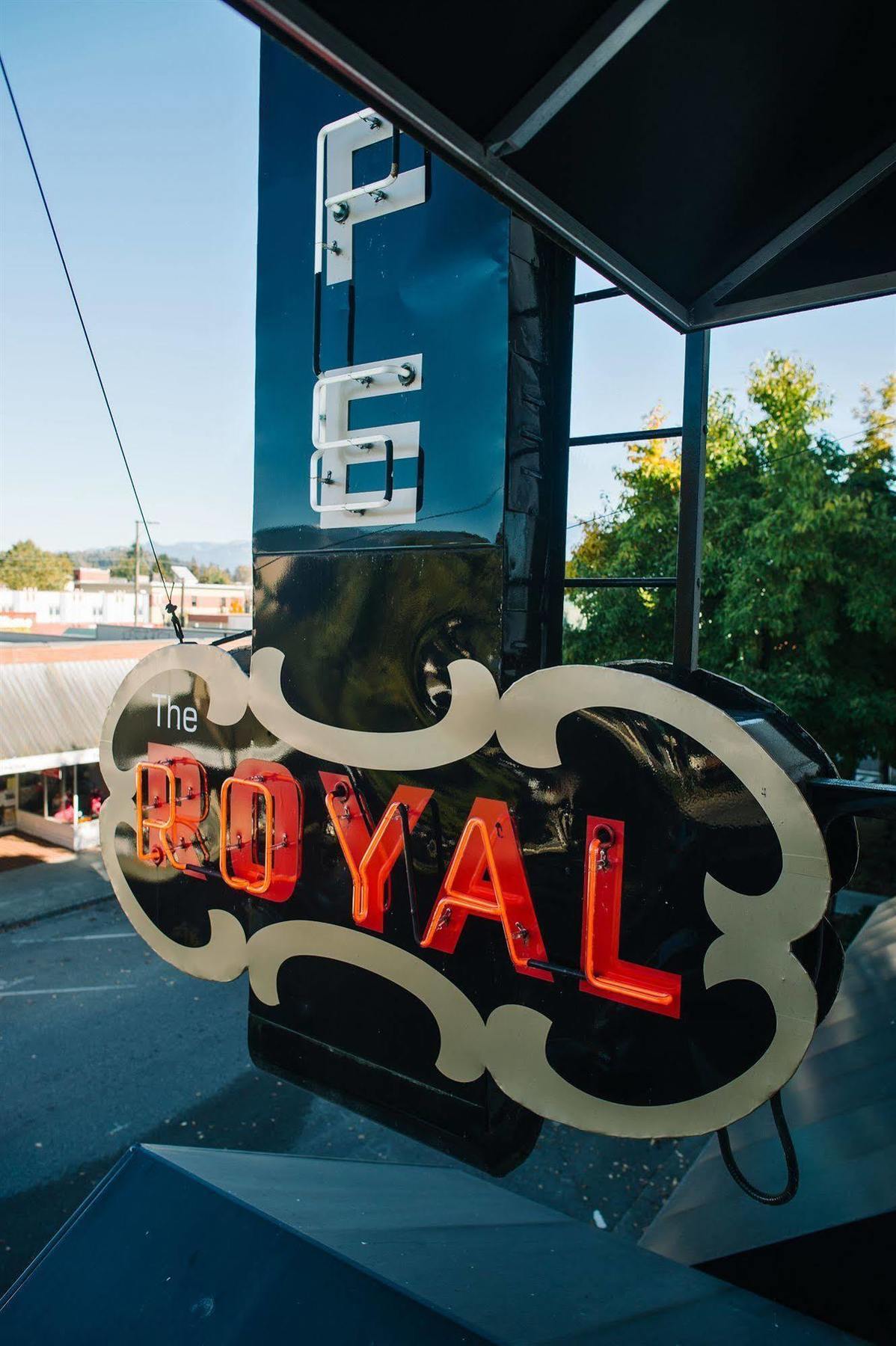 Royal Hotel 奇利瓦克 外观 照片